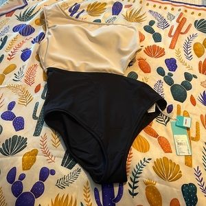 One shoulder swimsuit